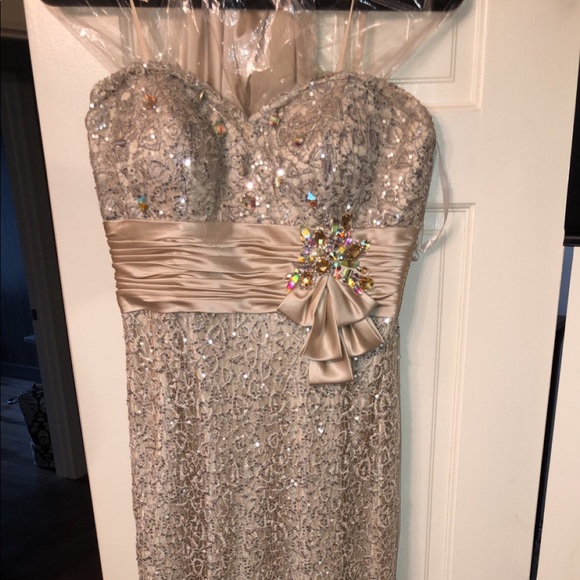 Mother of the bride - Picture 1 of 3